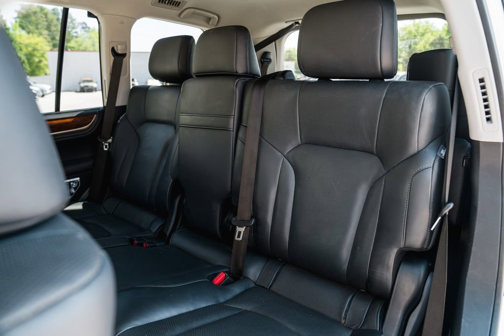 Used 2021 Lexus LX 570 4WD w/ Luxury Package image 28