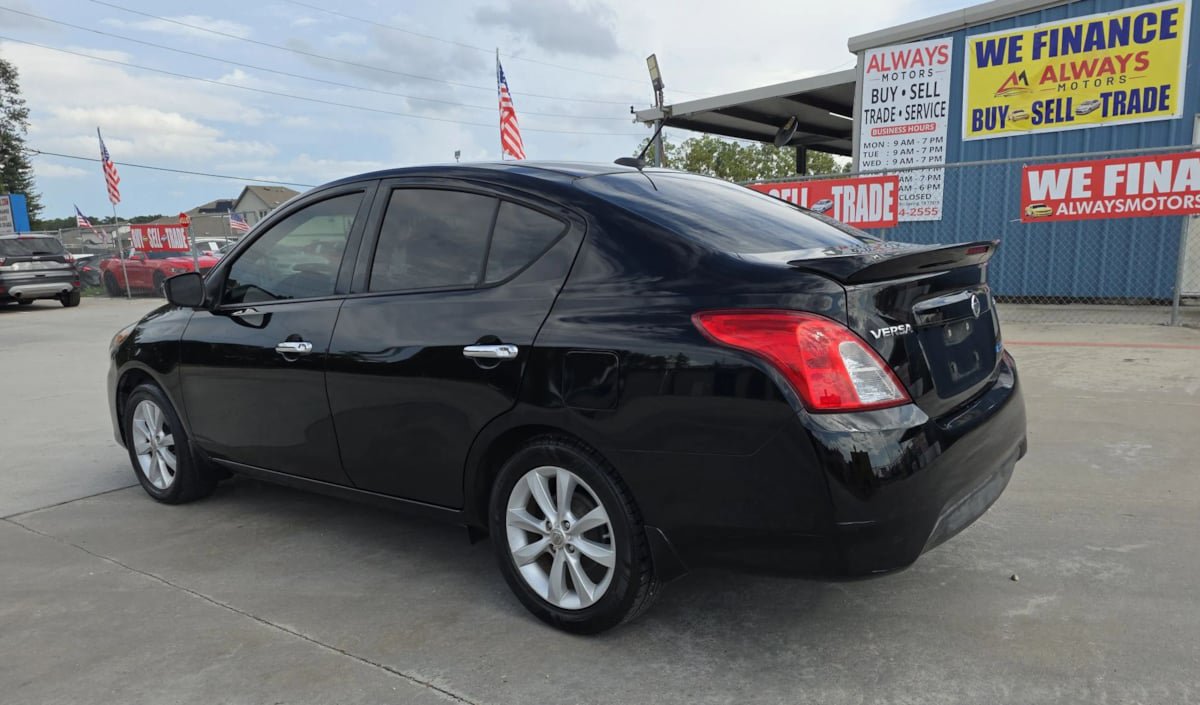 Used 2015 Nissan Versa w/ SL Tech Package FWD image 40