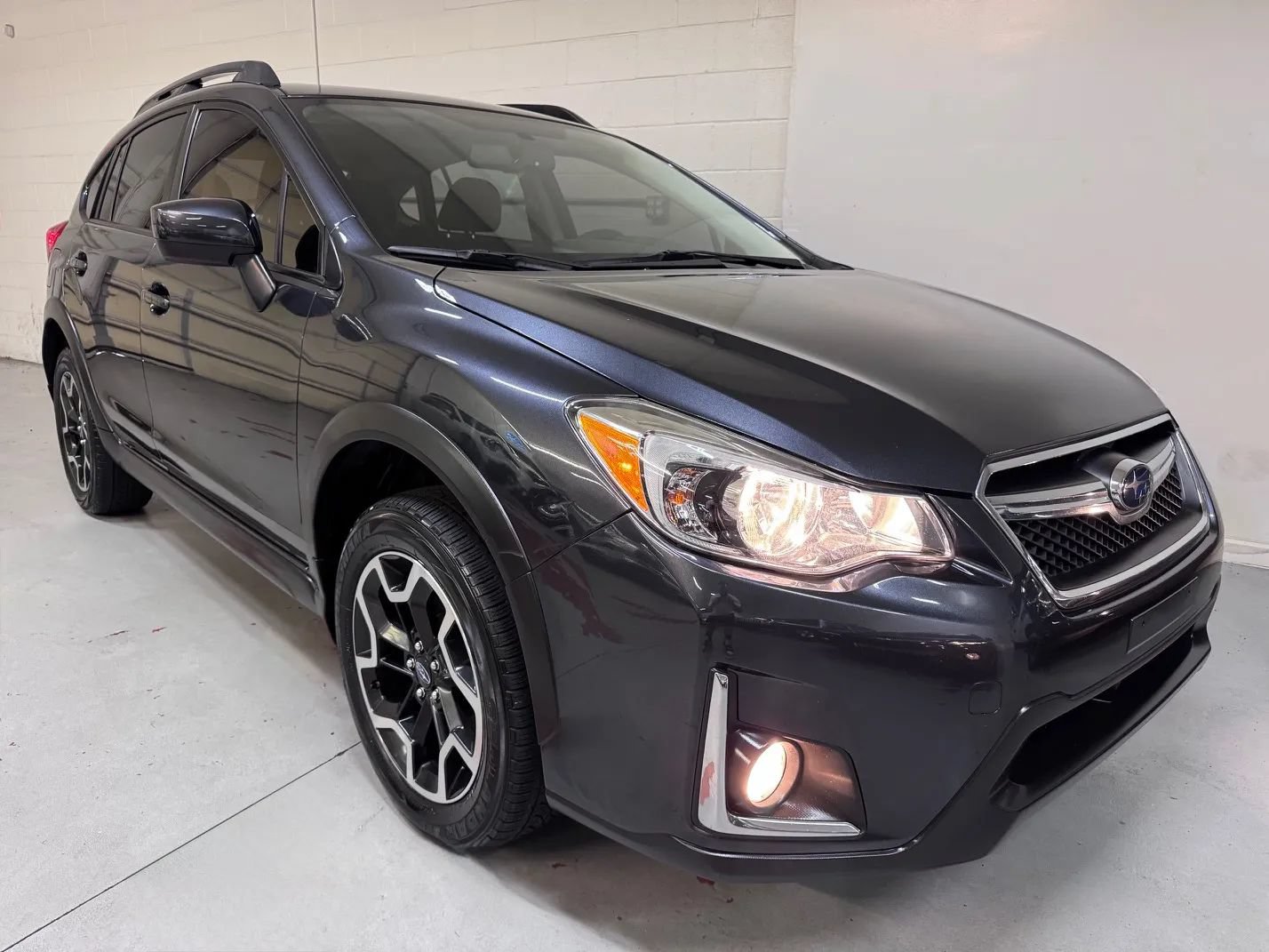 Used 2016 Subaru Crosstrek 2.0i Premium w/ Moonroof Package AWD/4WD image 1