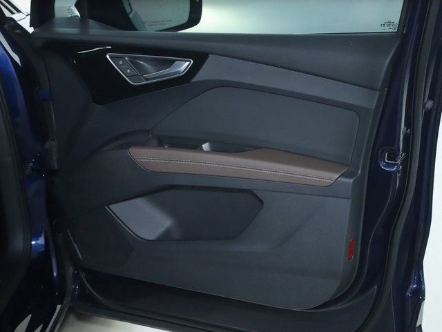 Used 2024 Audi Q4 e-tron Premium w/ Convenience Package image 33