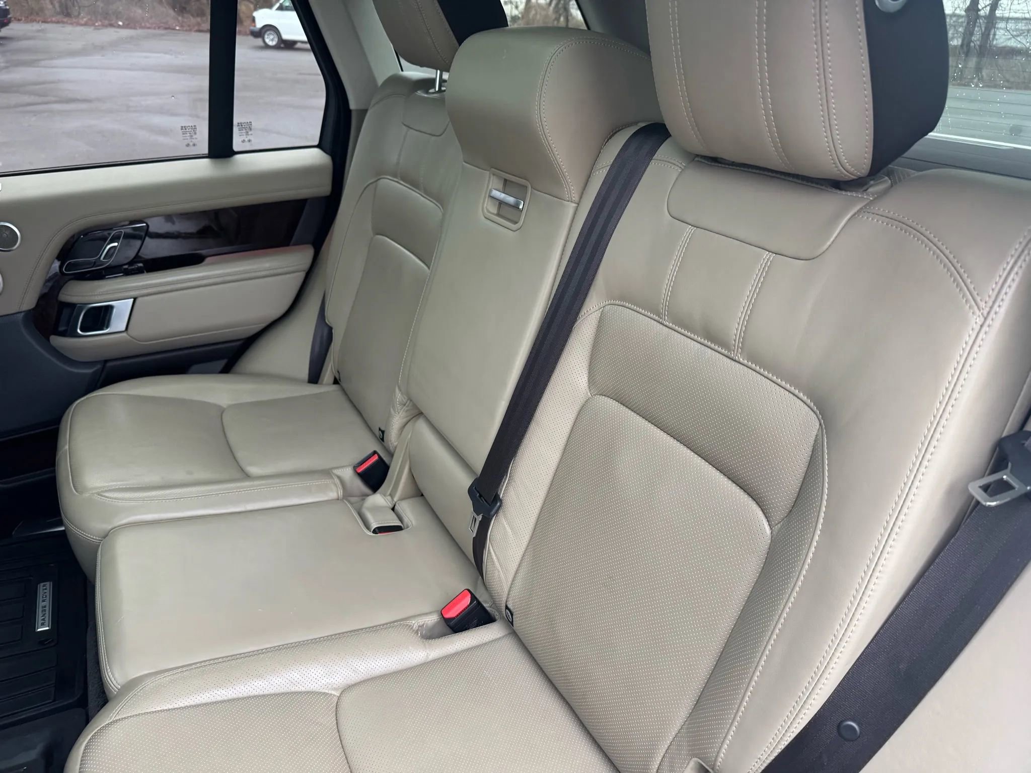 Used 2019 Land Rover Range Rover HSE image 16