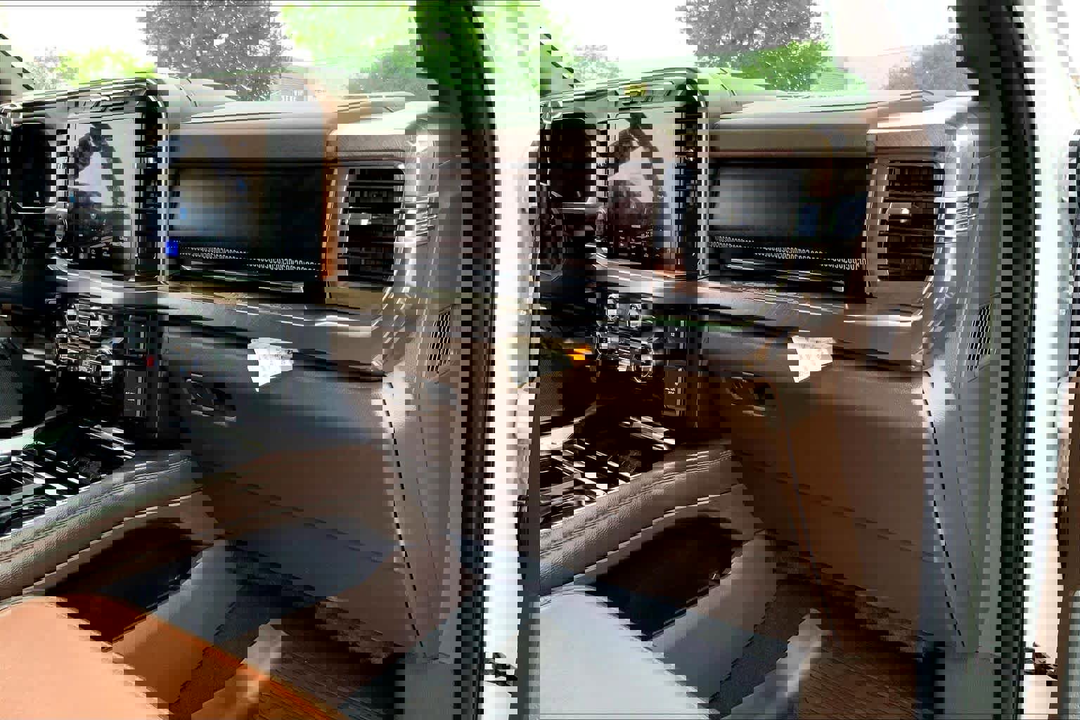 Certified 2024 Ford F350 King Ranch w/ Tremor Off-Road Package image 17