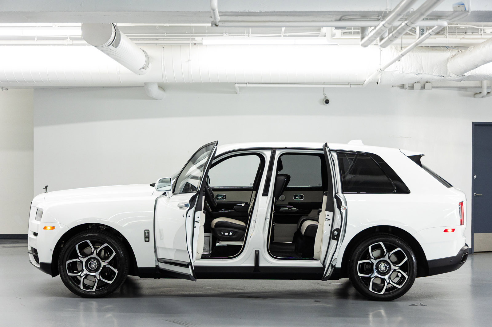 Certified 2023 Rolls-Royce Cullinan Black Badge w/ Driver's Package AWD/4WD image 29
