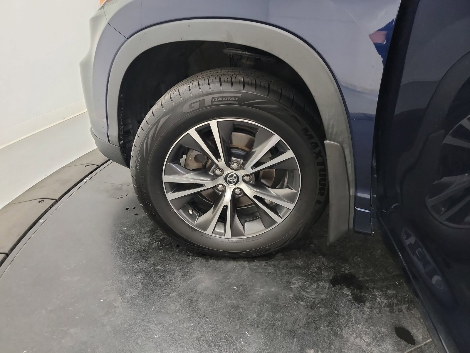 Used 2016 Toyota Highlander XLE AWD/4WD image 30