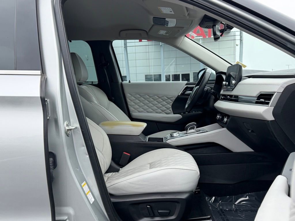 Used 2023 Mitsubishi Outlander SEL image 23