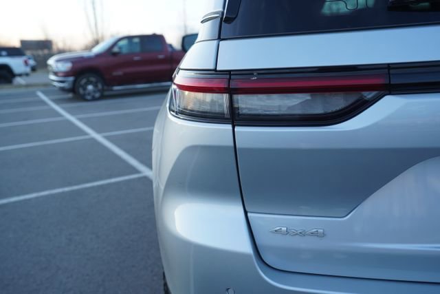 Used 2025 Jeep Grand Cherokee Laredo w/ Luxury Tech Group I image 39