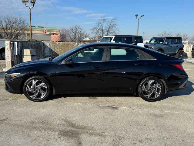 Used 2024 Hyundai Elantra Limited image 11