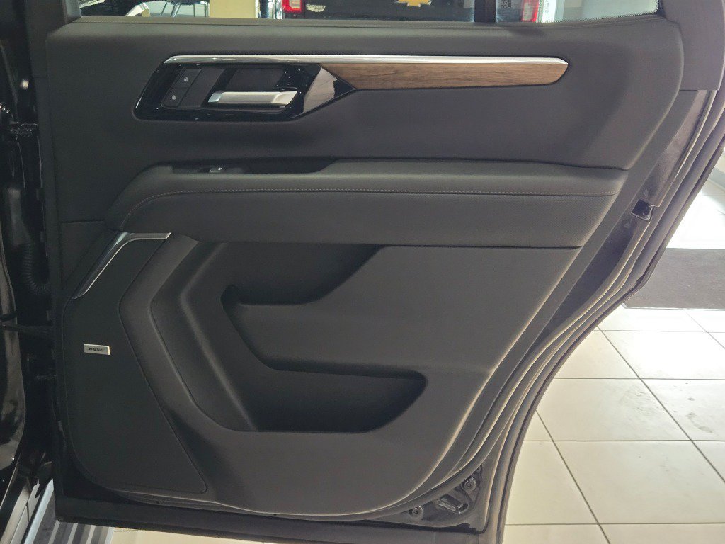 Used 2025 Chevrolet Tahoe High Country RWD image 9