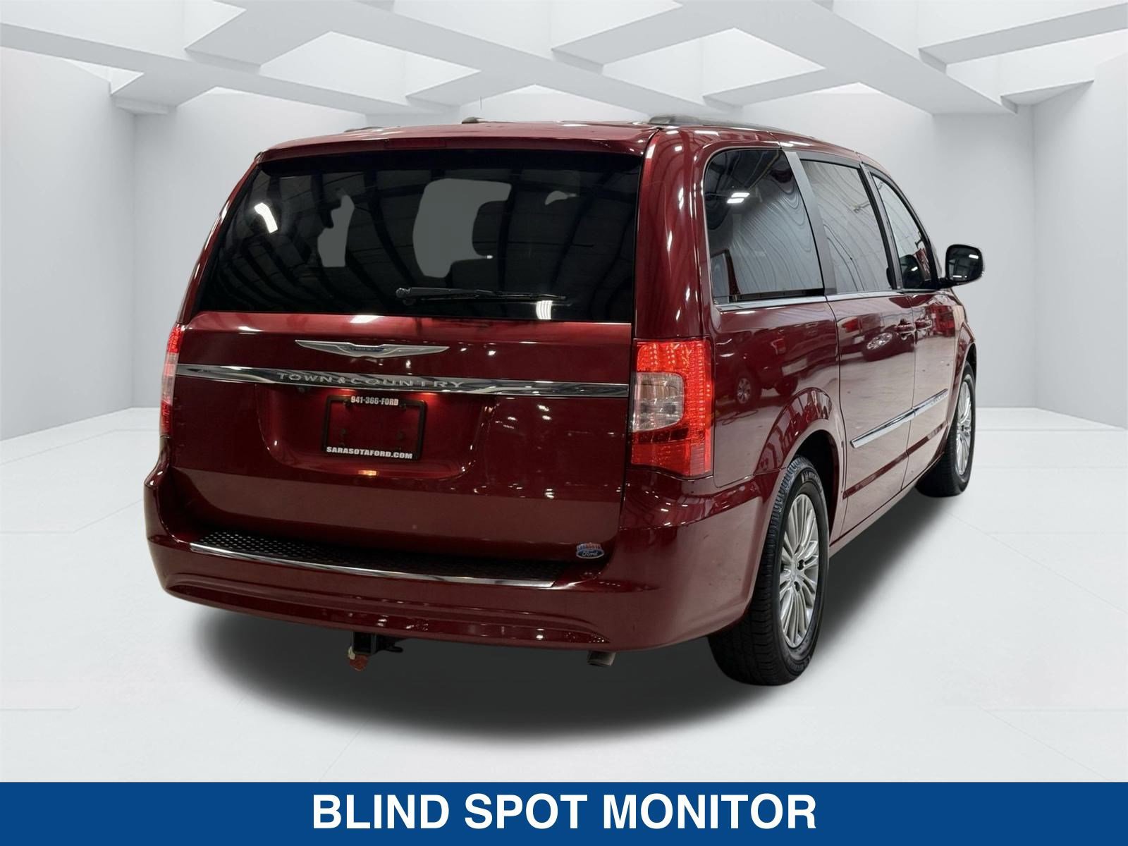 Used 2014 Chrysler Town & Country Touring-L video 3
