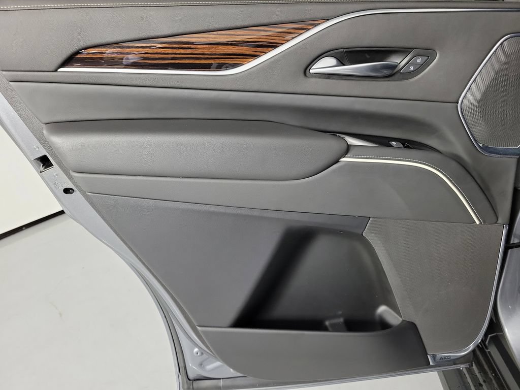 Used 2022 Cadillac Escalade Luxury RWD image 13