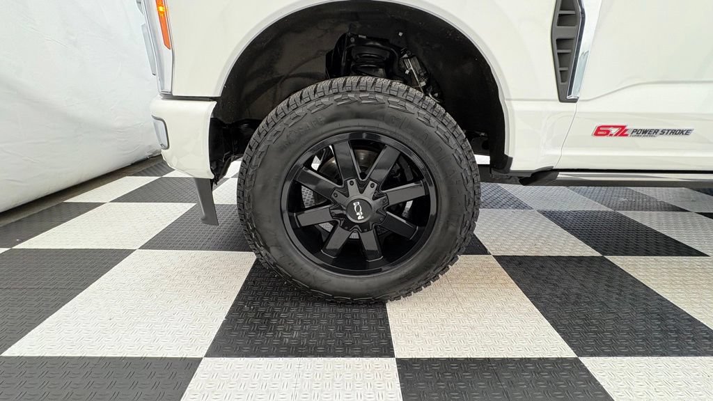 Used 2023 Ford F350 Platinum w/ FX4 Off-Road Package AWD/4WD image 11