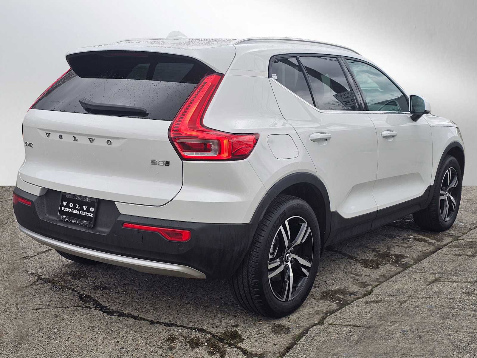 Certified 2025 Volvo XC40 B5 Core w/ Protection Package Premier image 3