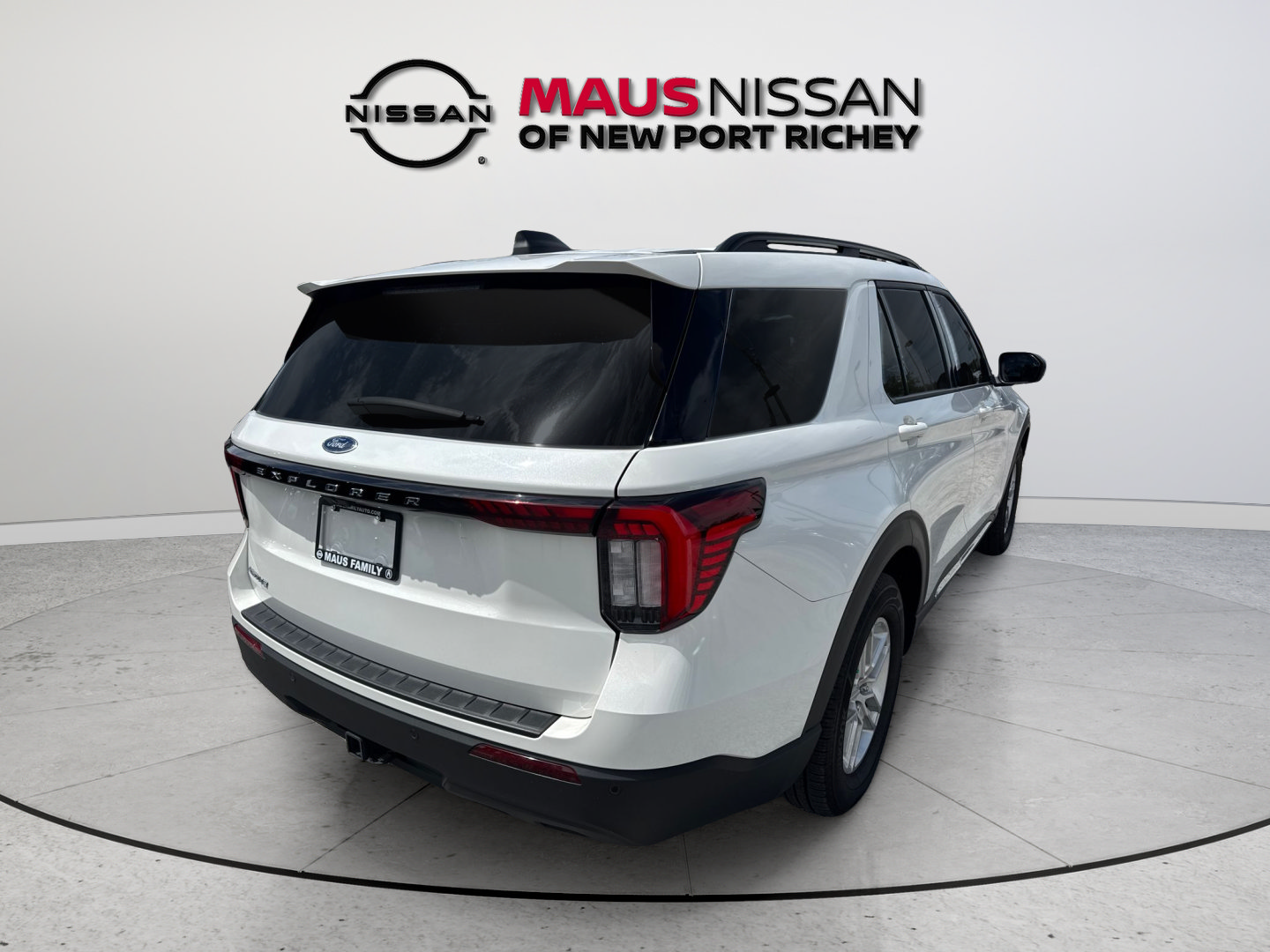 Used 2025 Ford Explorer Active RWD image 12