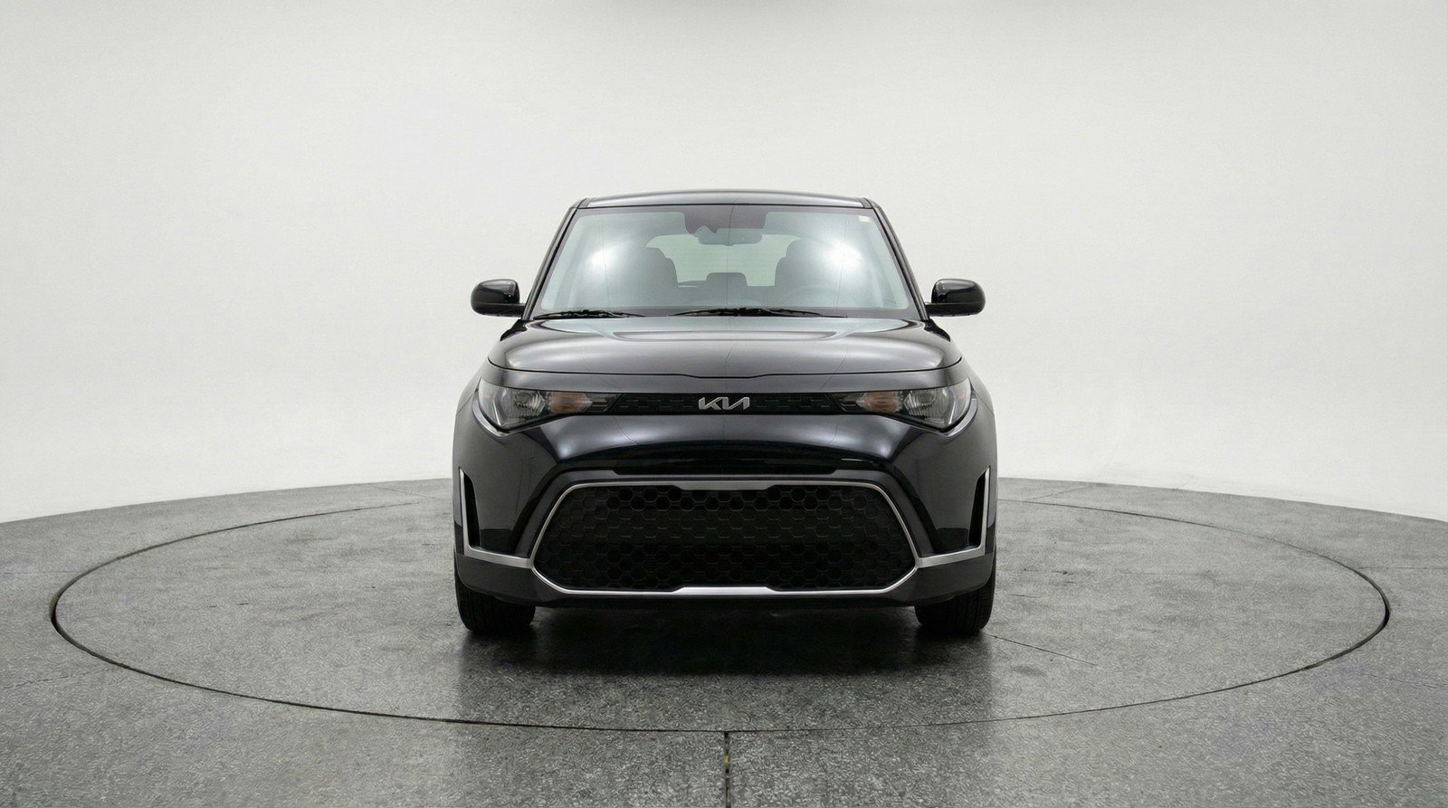Used 2025 Kia Soul LX w/ LX Technology Package FWD image 2