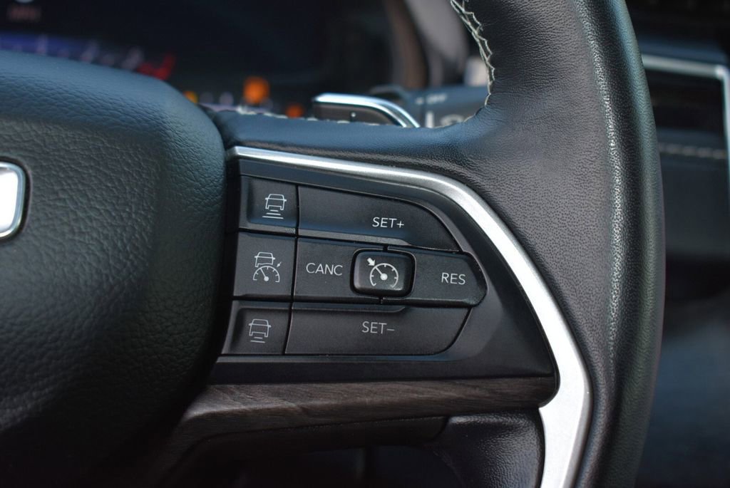 Used 2022 Jeep Grand Cherokee L Limited AWD/4WD image 14