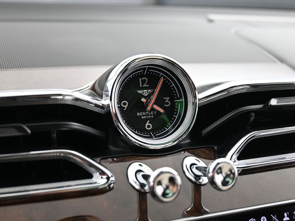 Certified 2023 Bentley Bentayga Plug-In Hybrid AWD/4WD image 19