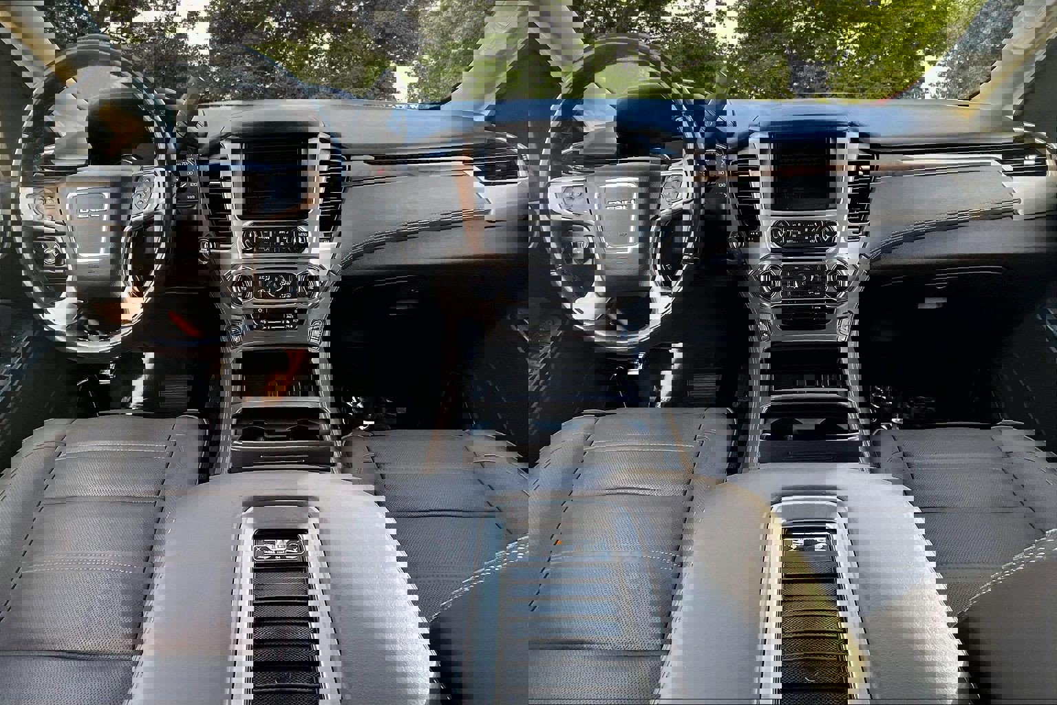 Used 2020 GMC Yukon Denali w/ Denali Premium Package image 7