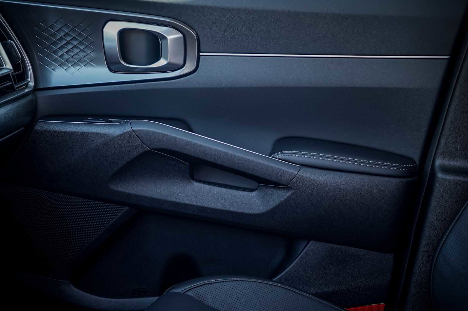 Certified 2025 Kia Sorento EX w/ Panoramic Sunroof Package image 13