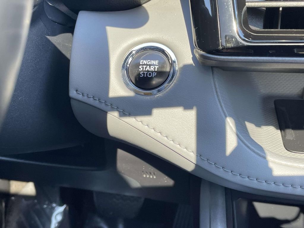 Used 2023 Toyota Highlander XLE AWD/4WD image 34