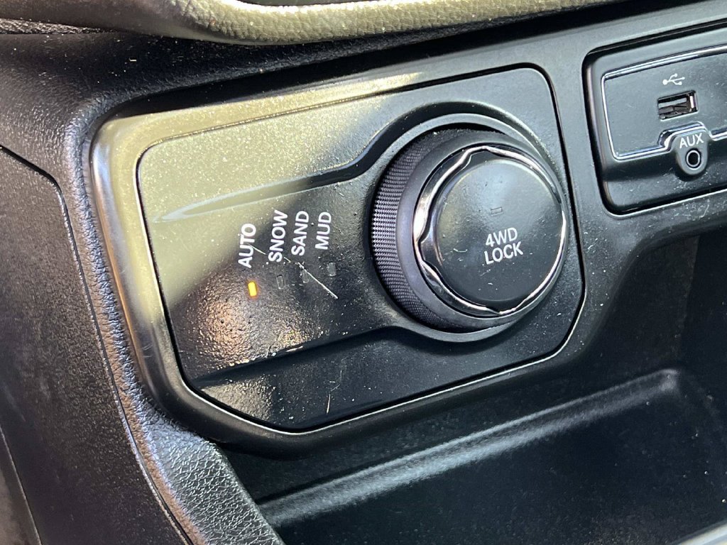 Used 2019 Jeep Renegade Altitude w/ Quick Order Package 2XM AWD/4WD image 39