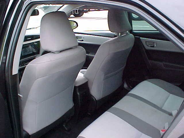 Used 2017 Toyota Corolla LE FWD image 11