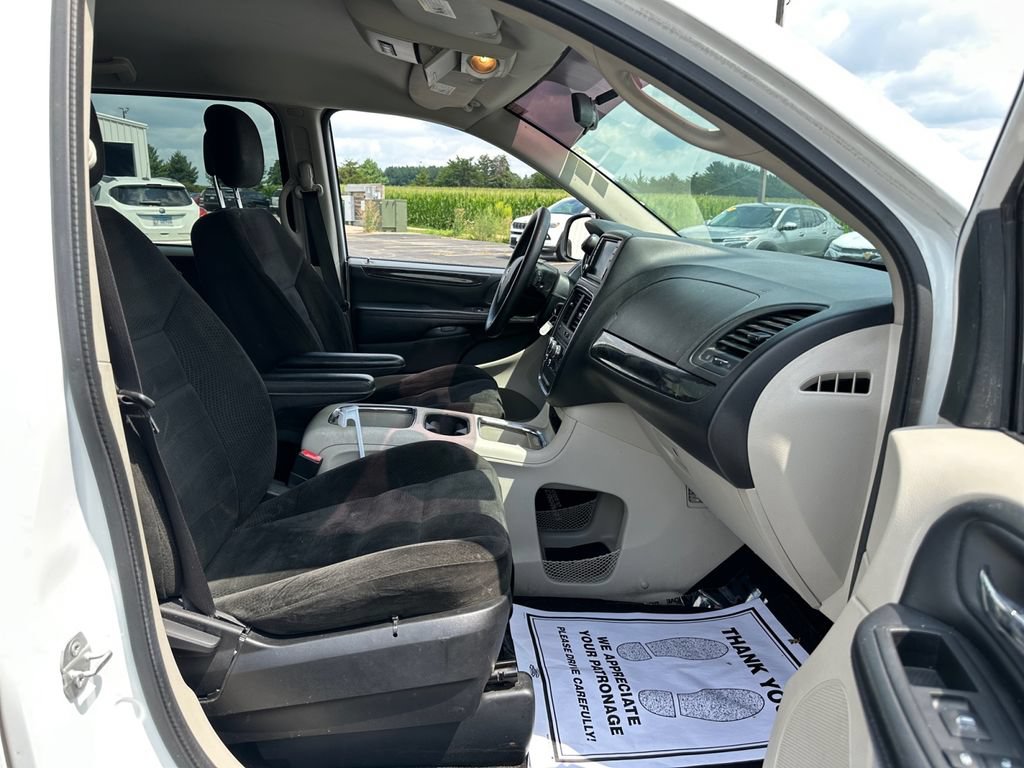Used 2016 Dodge Grand Caravan SXT FWD image 38