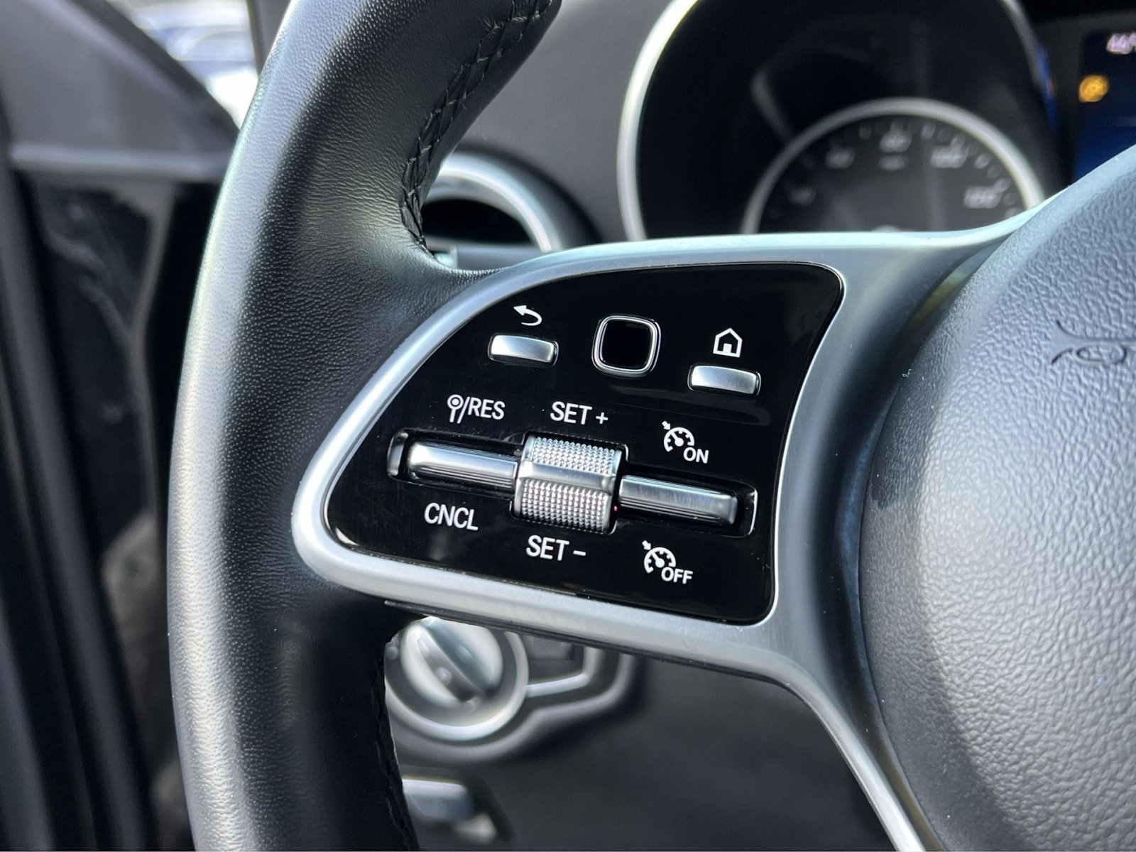 Certified 2022 Mercedes-Benz GLC 300 4MATIC w/ Premium Package Lite image 30