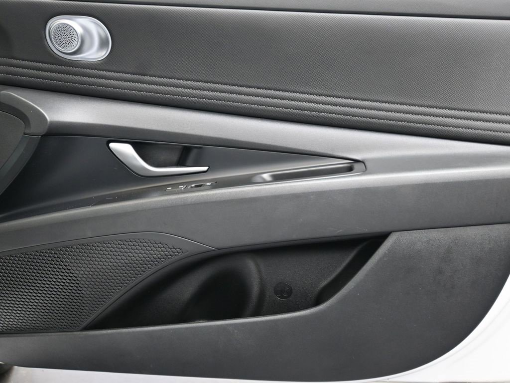 Certified 2025 Hyundai Elantra SEL w/ Cargo Package image 11