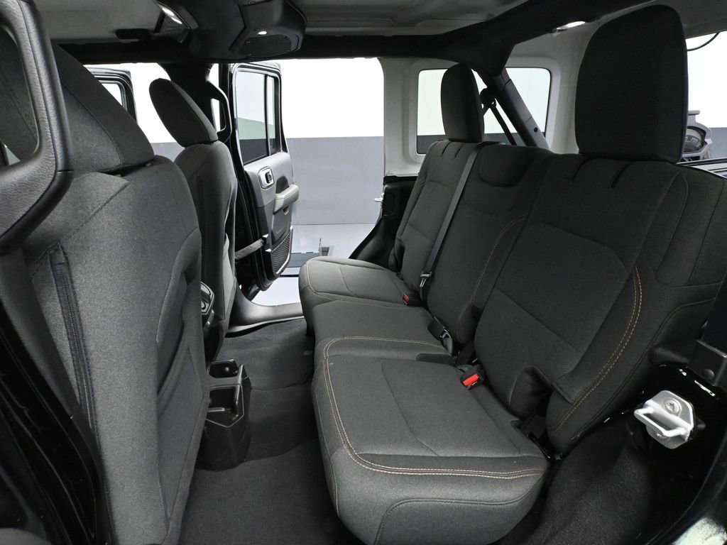 Used 2024 Jeep Wrangler Sahara image 36