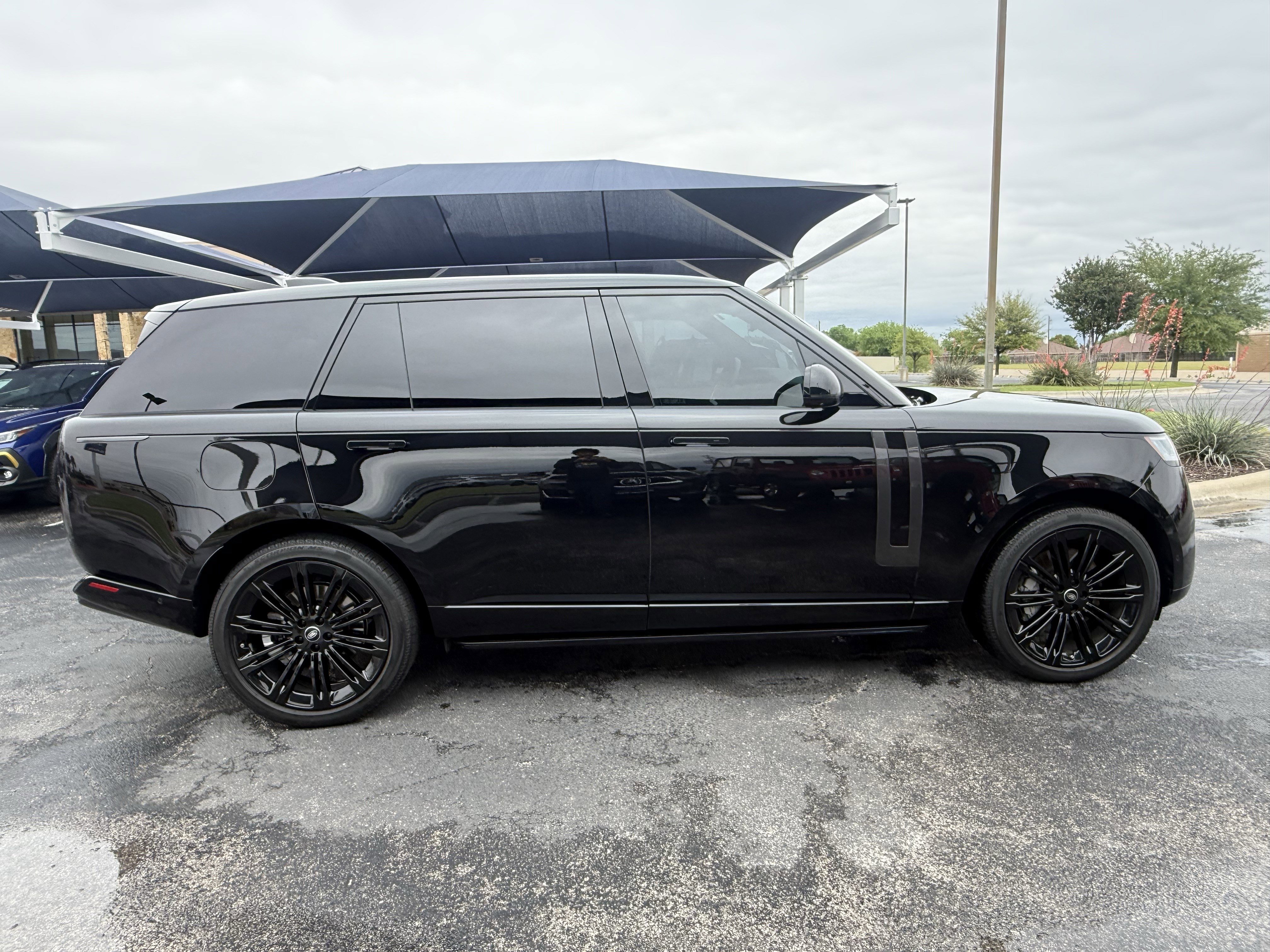 Used 2025 Land Rover Range Rover Long Wheelbase SE AWD/4WD image 8