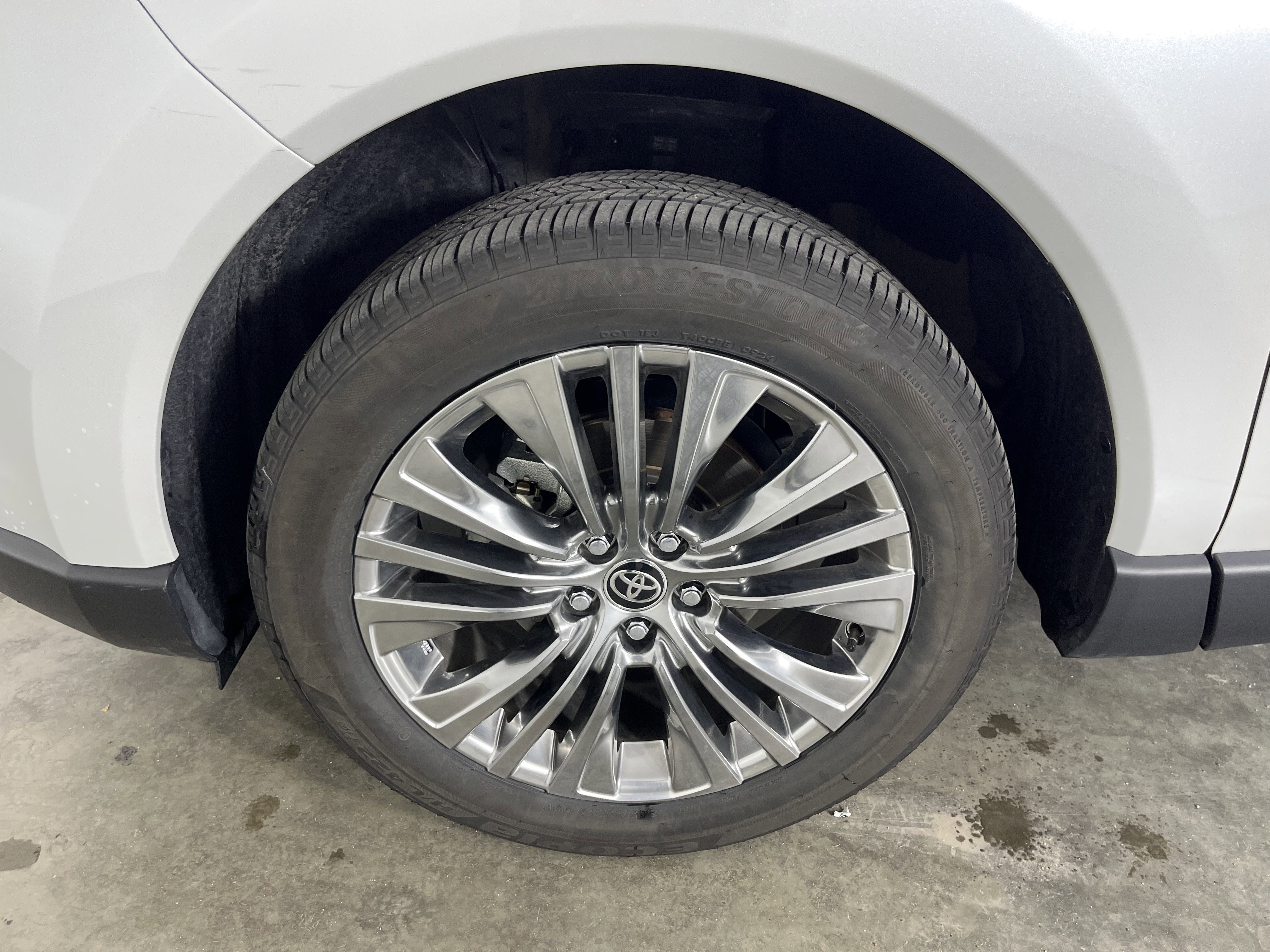 Used 2024 Toyota Venza XLE AWD/4WD image 24