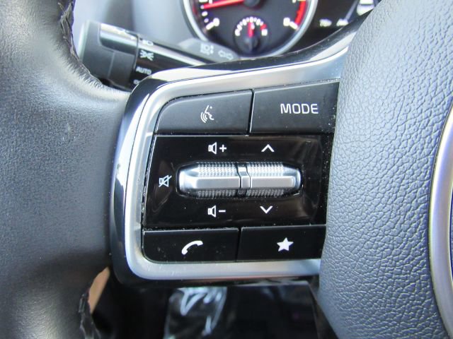 Used 2023 Kia Carnival LX image 48