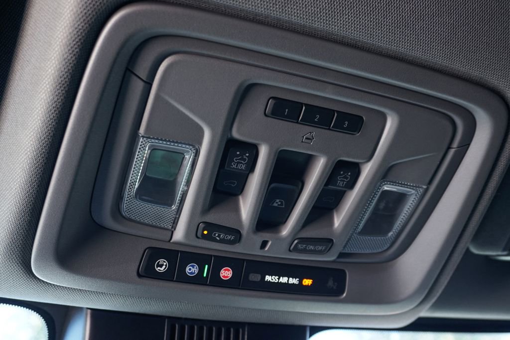 Used 2024 GMC Sierra 3500 Denali w/ Denali Reserve Package image 30