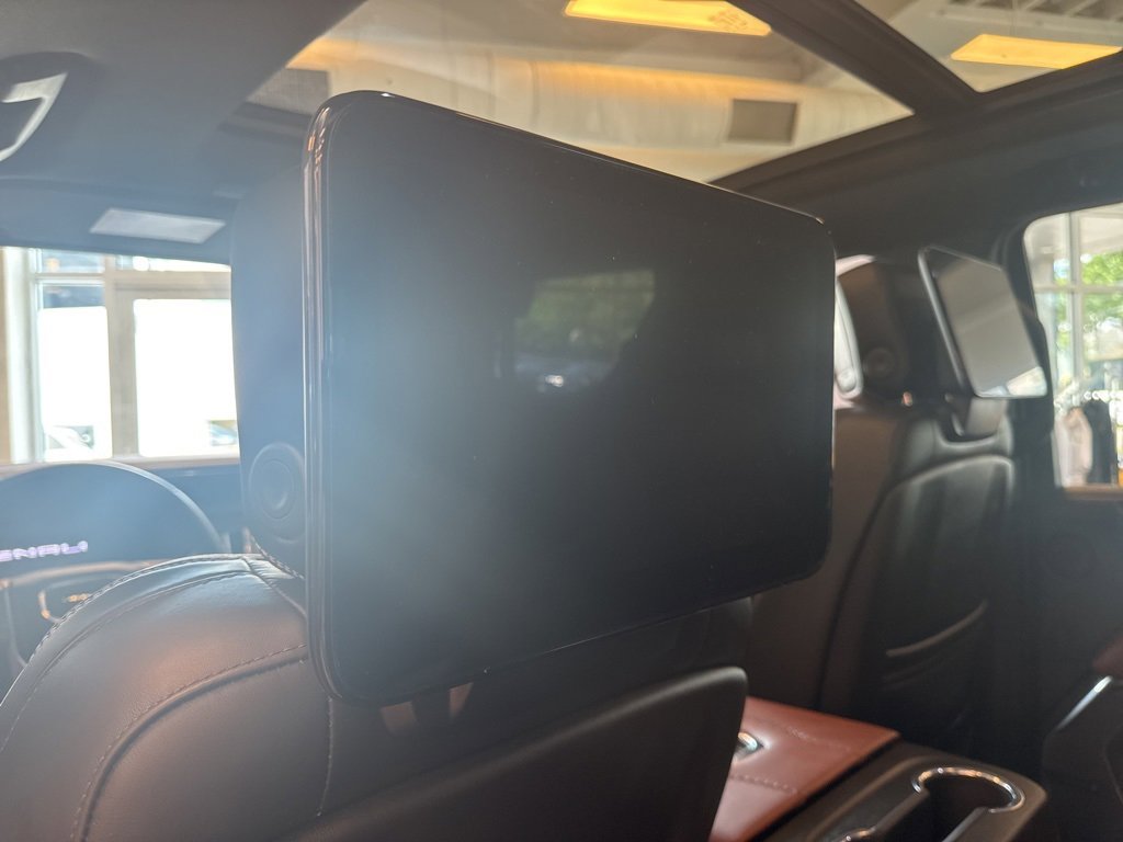 Used 2023 GMC Yukon Denali Ultimate image 17