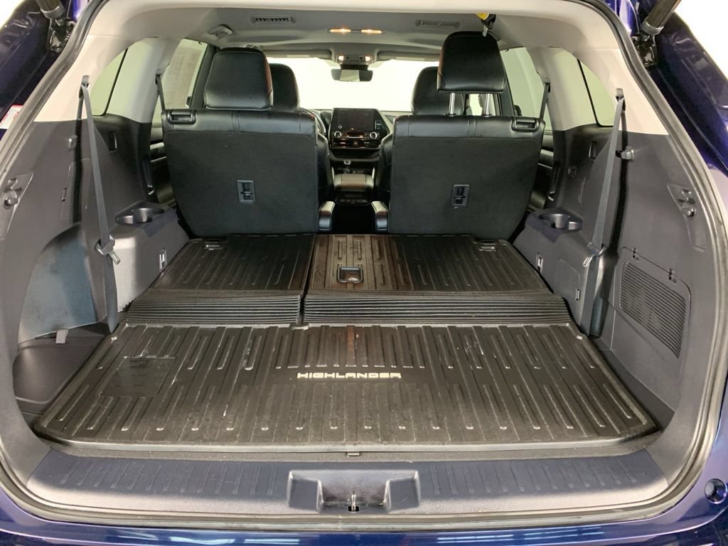 Used 2023 Toyota Highlander XLE AWD/4WD image 13