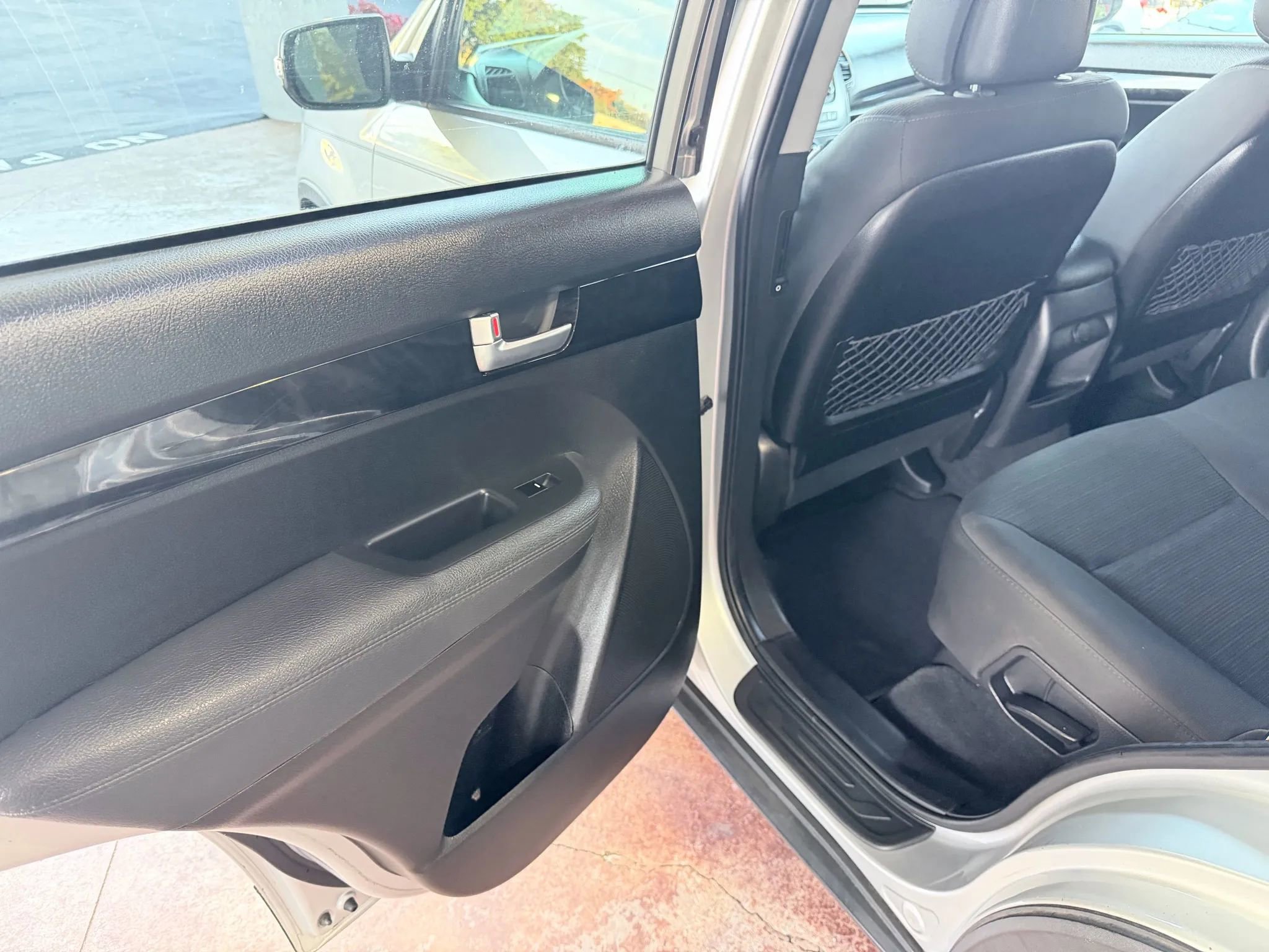 Used 2015 Kia Sorento LX image 12