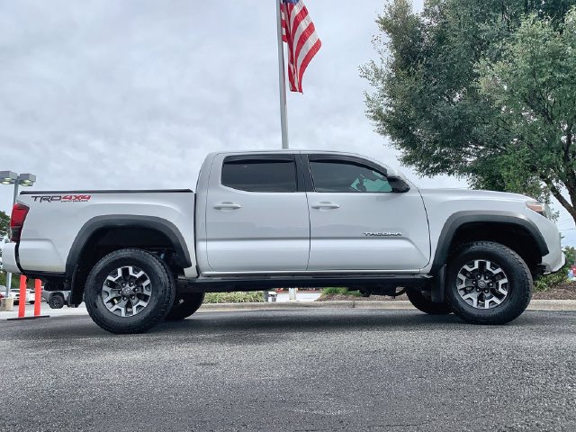Certified 2019 Toyota Tacoma TRD Off-Road AWD/4WD image 9