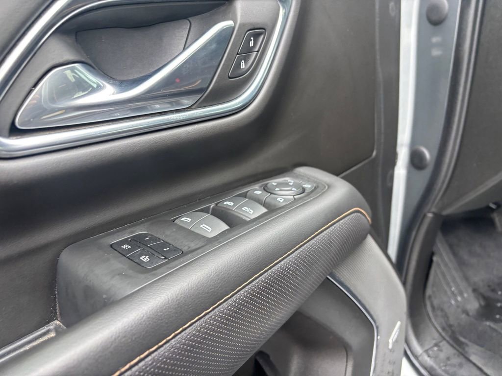 Used 2023 GMC Yukon XL AT4 w/ Technology Package AWD/4WD image 22