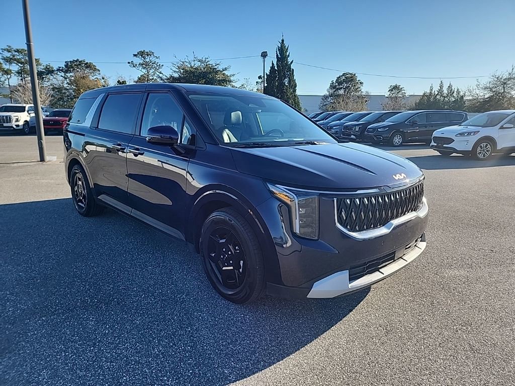 Used 2025 Kia Carnival image 3