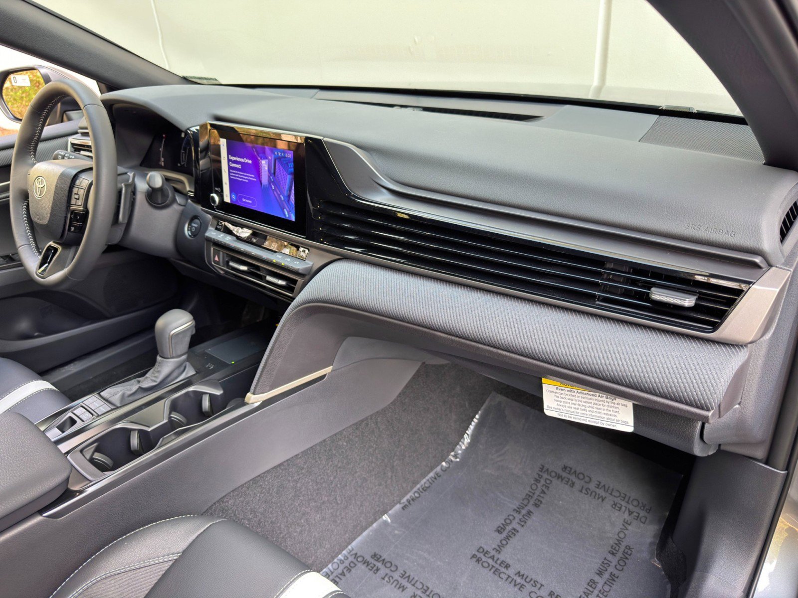 Used 2025 Toyota Camry SE w/ Convenience Package image 13