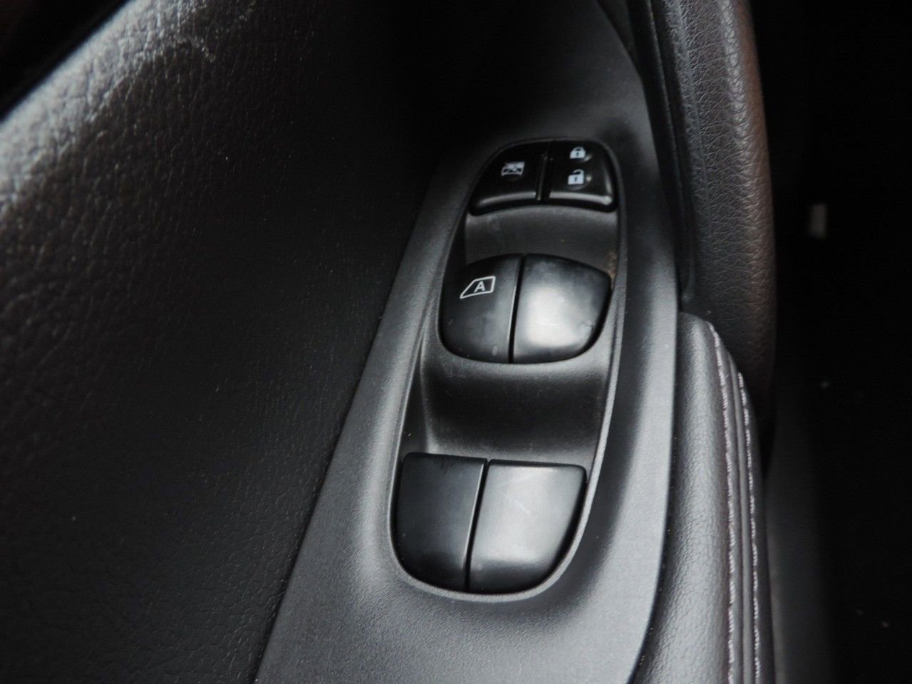 Used 2018 Nissan Rogue Sport SV w/ SV Technology Package image 25