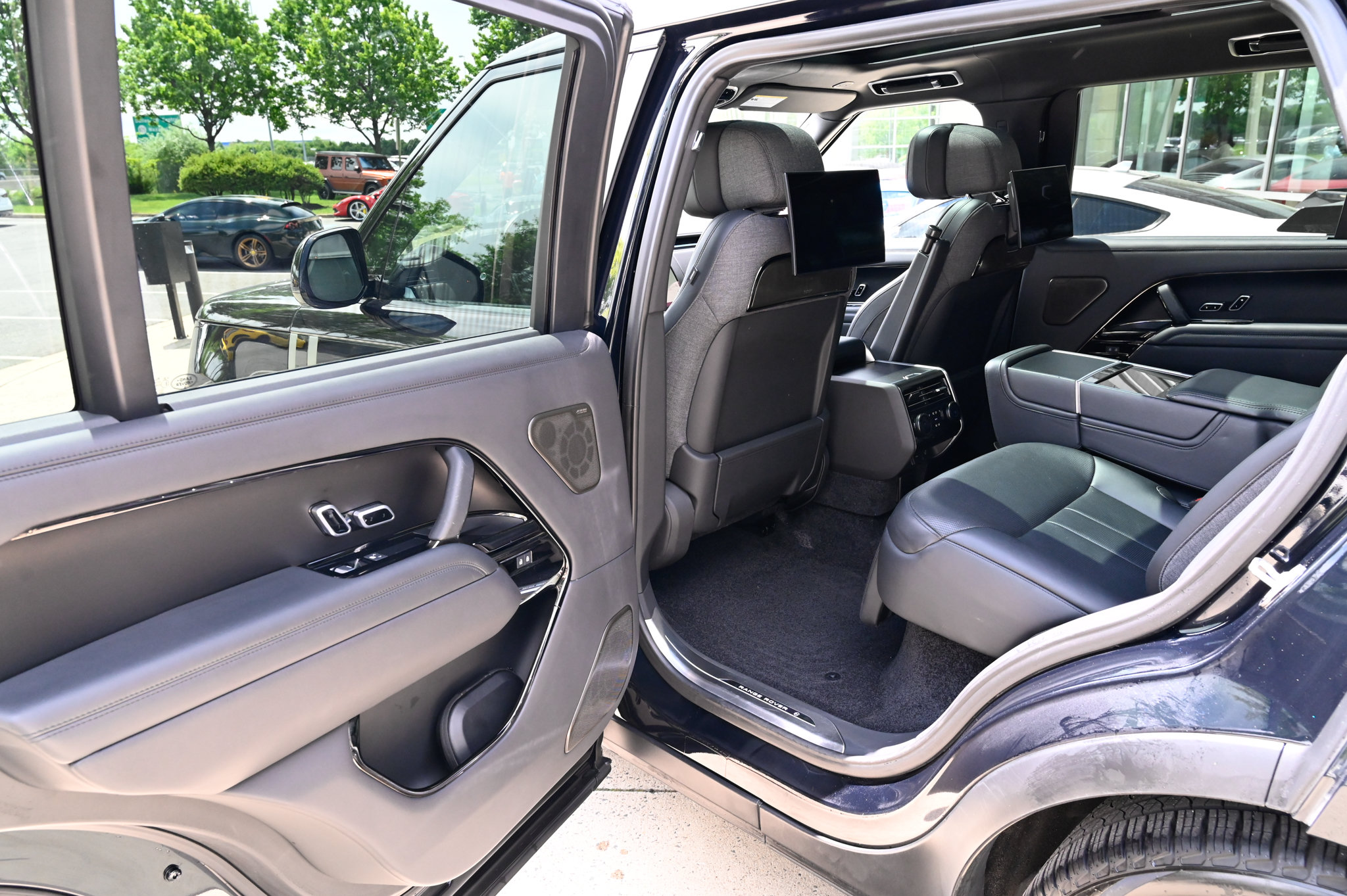 Used 2023 Land Rover Range Rover SV AWD/4WD image 35