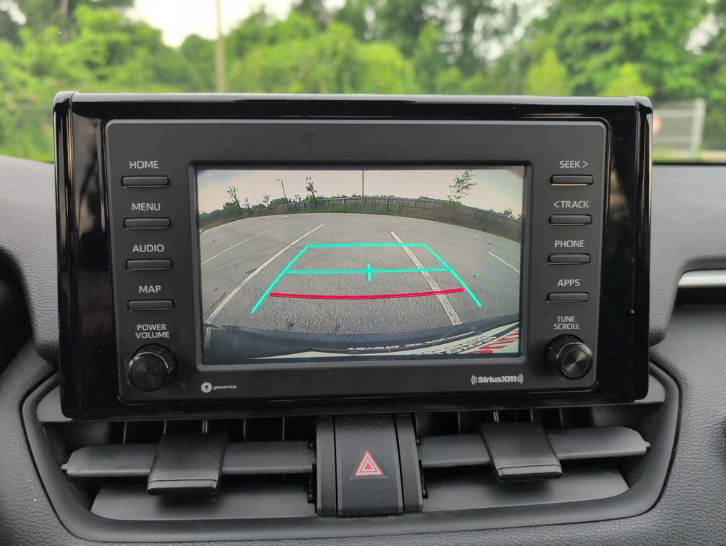 Used 2020 Toyota RAV4 XLE AWD/4WD image 17