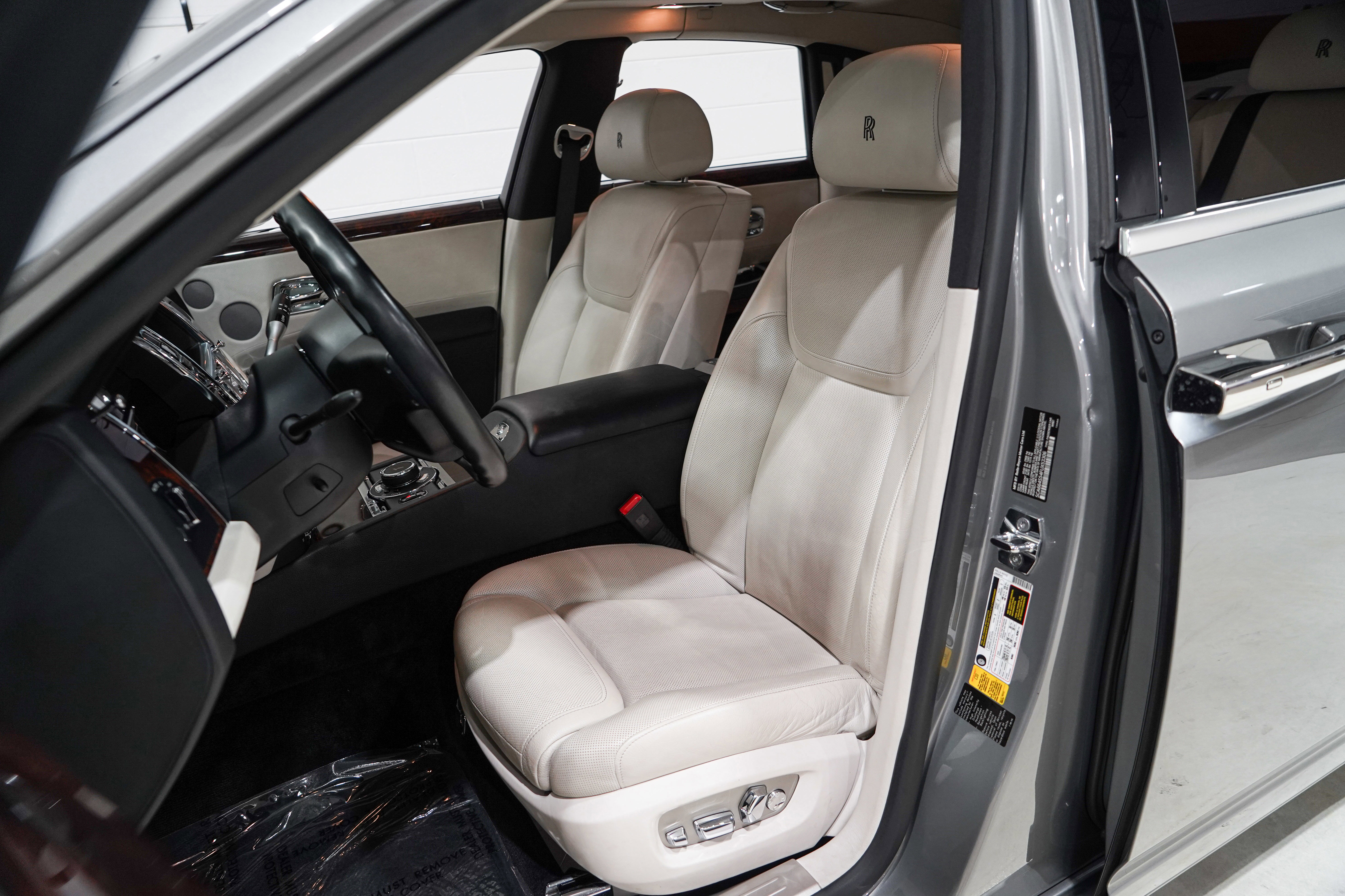 Used 2015 Rolls-Royce Ghost RWD image 9