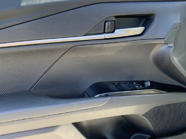 Used 2026 Toyota Camry SE FWD image 17