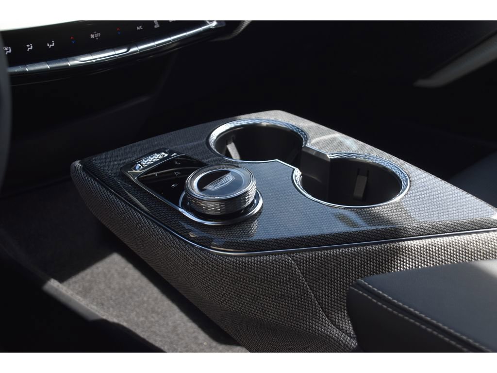 Used 2025 Cadillac Optiq Sport 2 w/ LPO, Floor Liner Package AWD/4WD image 34