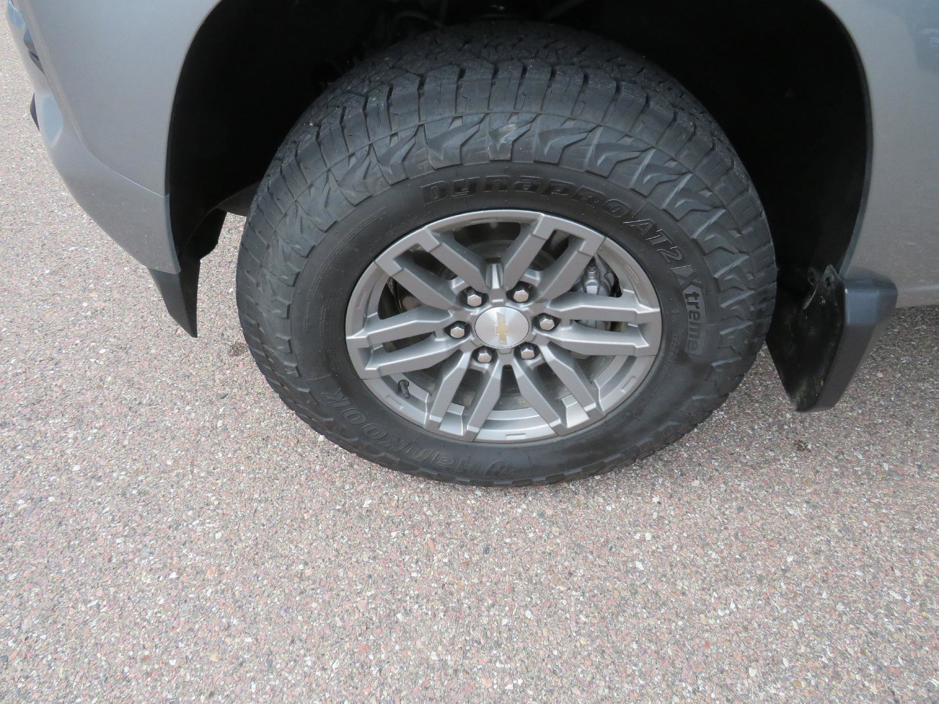 Used 2023 Chevrolet Colorado LT w/ LT Convenience Package II image 2