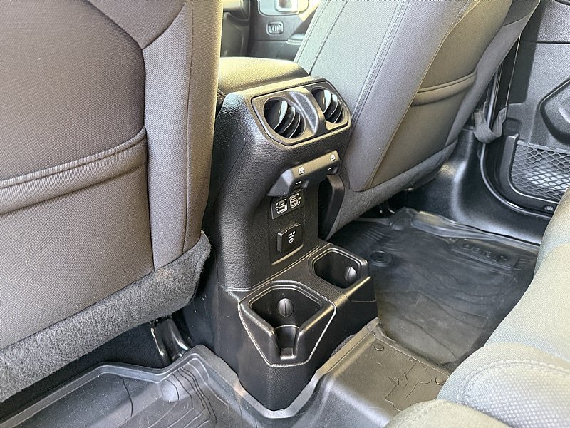 Used 2019 Jeep Wrangler Unlimited Sahara w/ LED Lighting Group AWD/4WD image 23