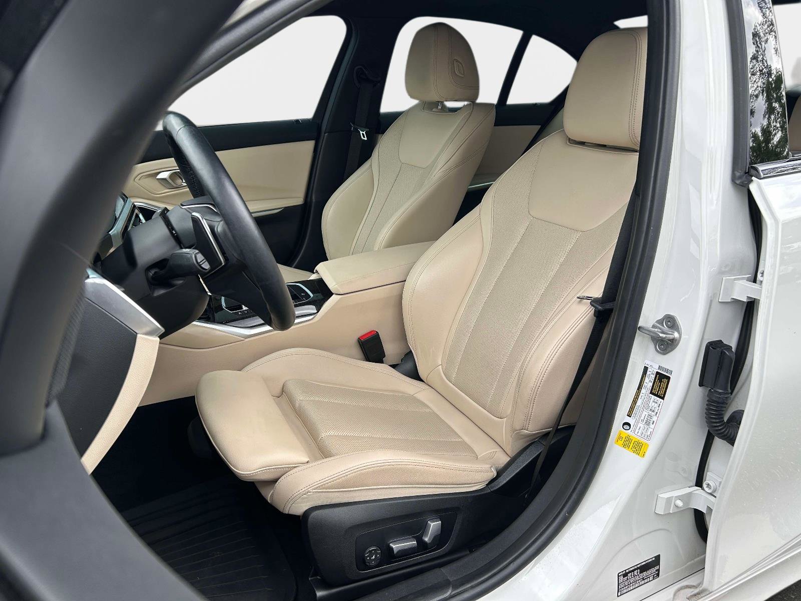 Used 2023 BMW 330i Sedan w/ Premium Package image 5