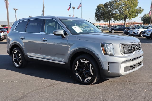 Used 2025 Kia Telluride S image 12